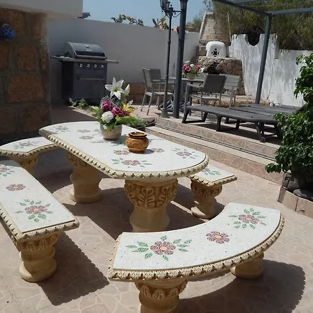 Casa Marechen אל מדאנו